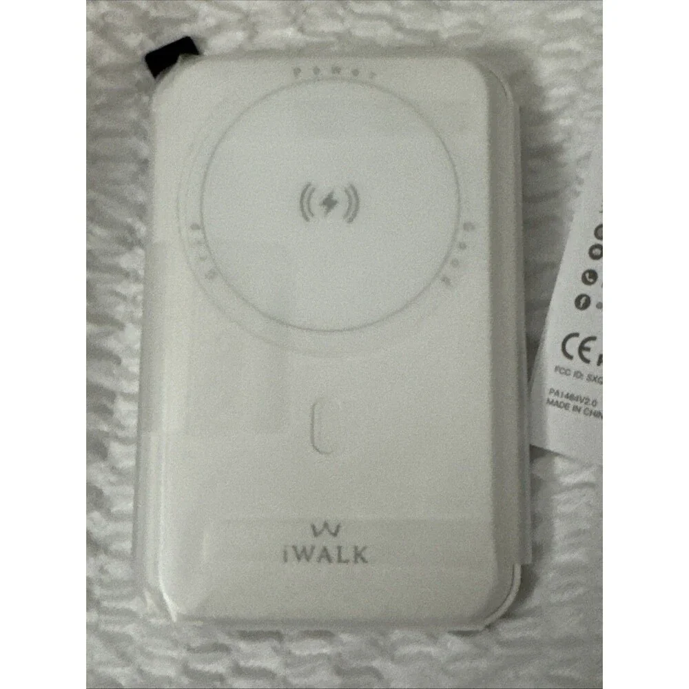 iWalk 5000mAh Magnetic Wireless Portable Charger With Stand White